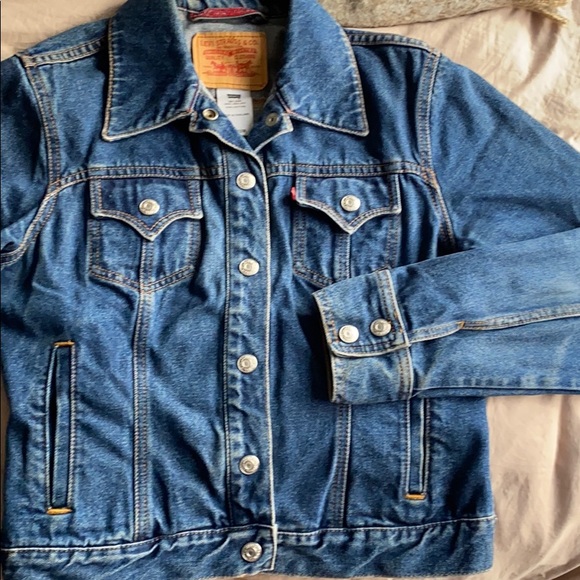 levi's medium wash denim jacket